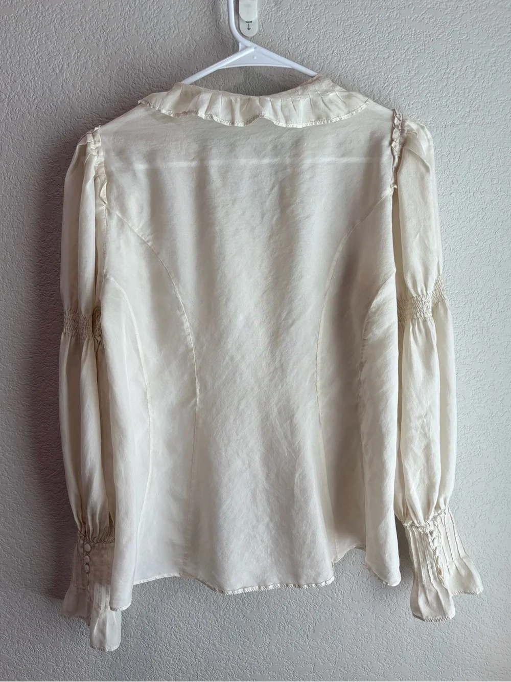 Zara Romantic Cream Silk Ruffle Blouse w/ Smocked Puff Sleeves Size Medium